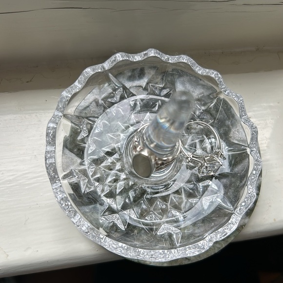 Windowsill Ring Holder 3.5” x 3” Crystal - Picture 4 of 7